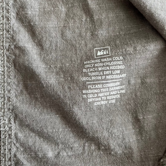 REI brand short sleeved Men's size XL button down shirt - Picture 7 of 9